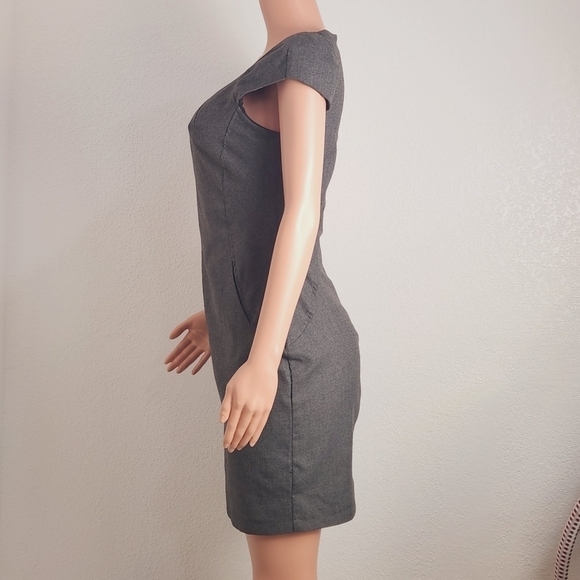 NAF Naf Cap Sleeve Sheath Dress With Pockets Size: 40 - Picture 9 of 13